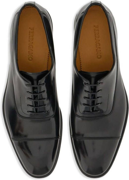 Ferragamo Leren Oxford veterschoenen Zwart