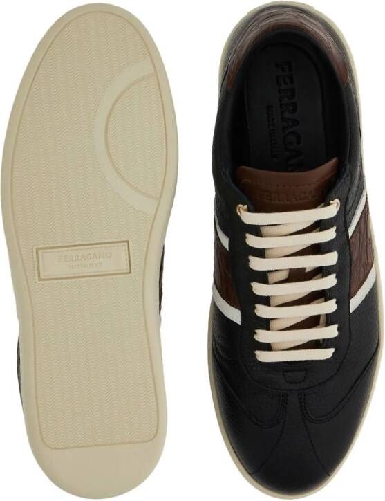 Ferragamo Leren sneakers met reliëf Bruin