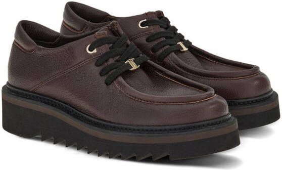 Ferragamo Leren veterschoenen Bruin