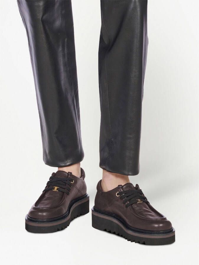 Ferragamo Leren veterschoenen Bruin