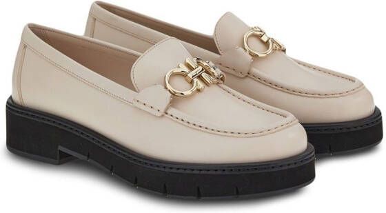 Ferragamo Loafers met Gancini plakkaat Beige