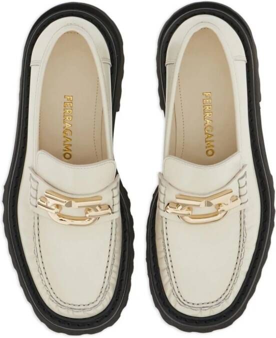 Ferragamo Loafers met Gancini-plakkaat Wit