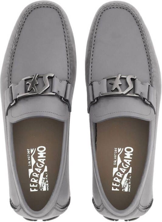 Ferragamo Loafers met logoplakkaat Grijs