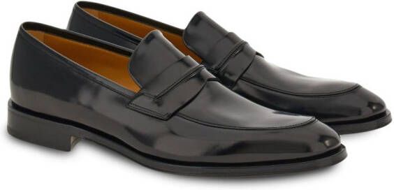 Ferragamo Loafers met puntige neus Zwart