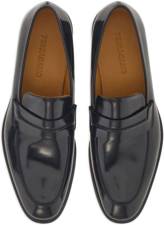 Ferragamo Loafers met puntige neus Zwart