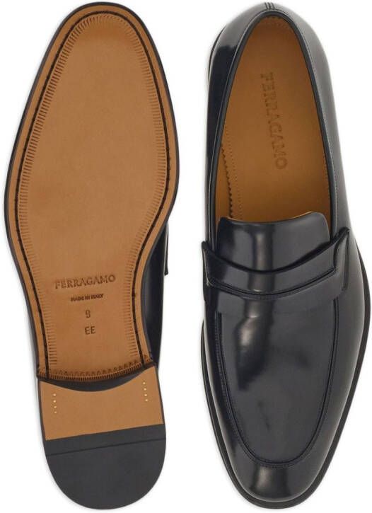 Ferragamo Loafers met puntige neus Zwart