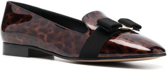 Ferragamo Loafers met strikdetail Bruin
