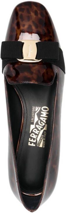 Ferragamo Loafers met strikdetail Bruin