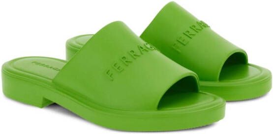 Ferragamo Slippers met logo-reliëf Groen