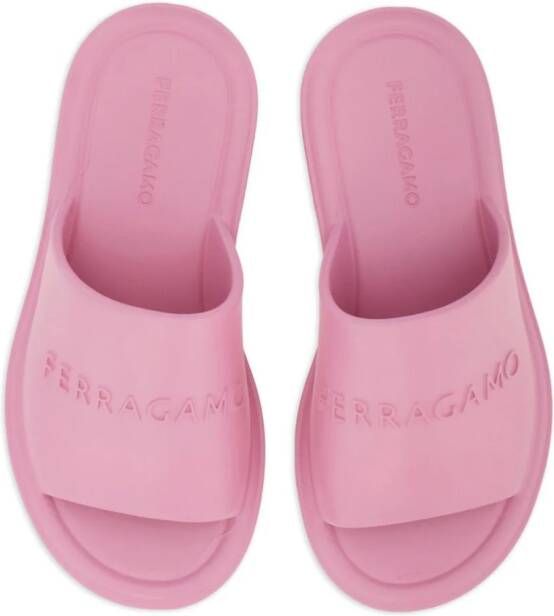 Ferragamo Slippers met logo-reliëf Roze