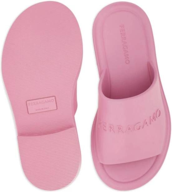 Ferragamo Slippers met logo-reliëf Roze