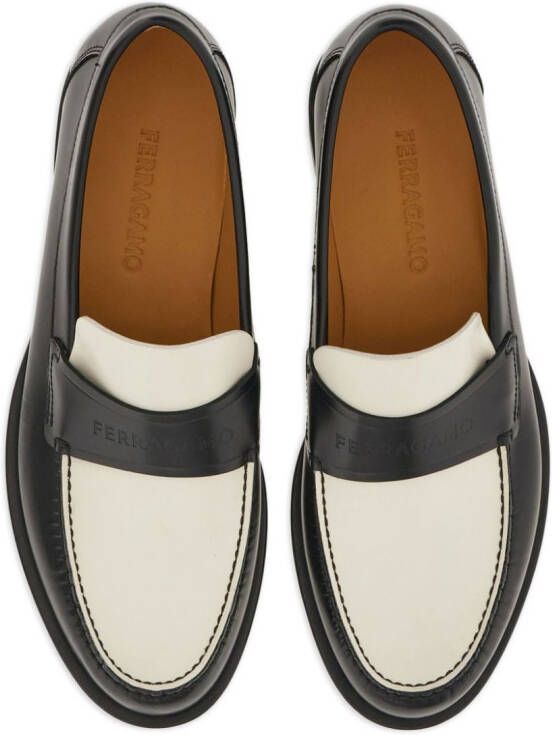 Ferragamo Loafers met logo-reliëf Wit