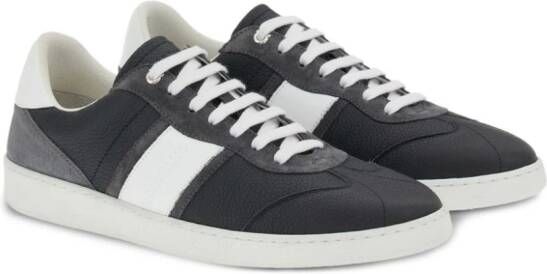 Ferragamo Sneakers met logo-reliëf Grijs