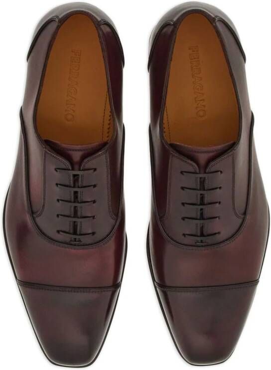Ferragamo Oxford schoenen met vierkante neus Rood