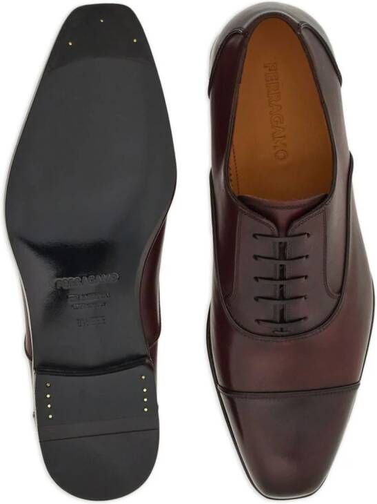 Ferragamo Oxford schoenen met vierkante neus Rood