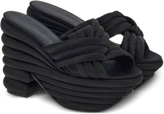 Ferragamo Gewatteerde sandalen Zwart