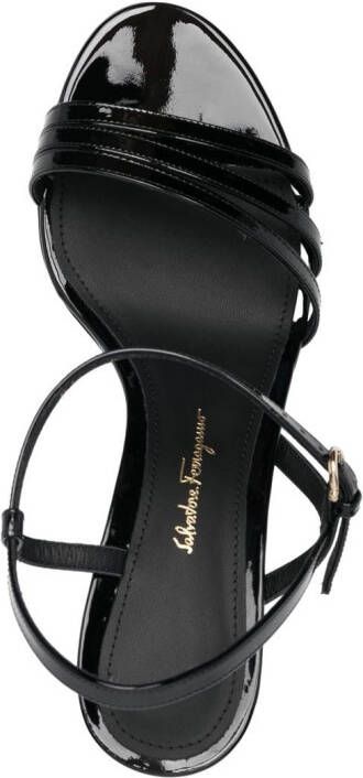 Ferragamo Pumps met gespsluiting Zwart