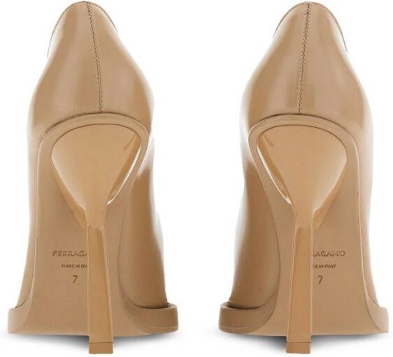 Ferragamo Pumps met hoge hak Beige