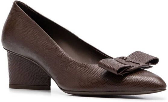 Ferragamo Pumps met strikdetail Bruin