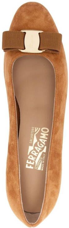 Ferragamo Pumps met strikdetail Bruin