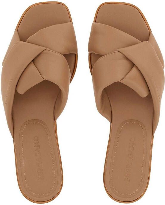 Ferragamo Slippers met geknoopt detail Beige