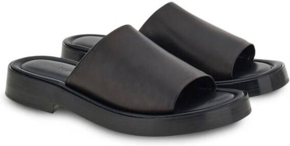 Ferragamo Slippers met gekruiste bandjes Zwart