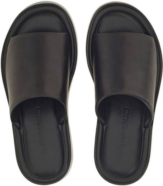 Ferragamo Slippers met gekruiste bandjes Zwart