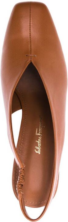 Ferragamo Sloane pumps met chunky hak Bruin