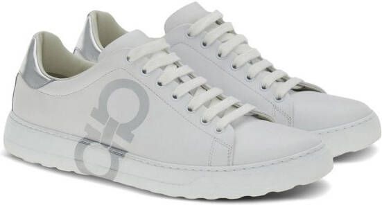 Ferragamo Sneakers met Gancini-print Wit