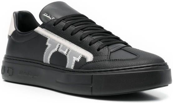 Ferragamo Sneakers met Gancini print Zwart