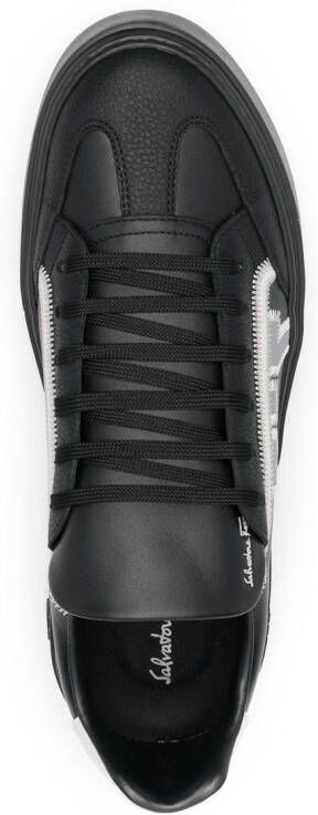 Ferragamo Sneakers met Gancini print Zwart