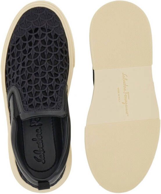 Ferragamo Sneakers met geborduurd logo Zwart