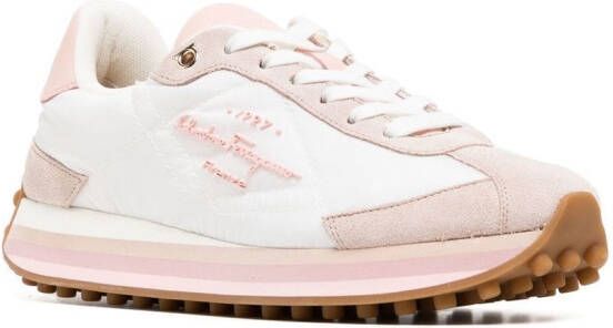 Ferragamo Sneakers met logo-reliëf Wit