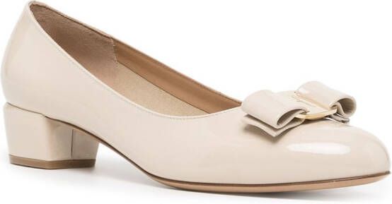 Ferragamo Vara 1 pumps met strik Beige