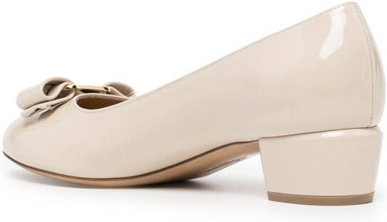 Ferragamo Vara 1 pumps met strik Beige