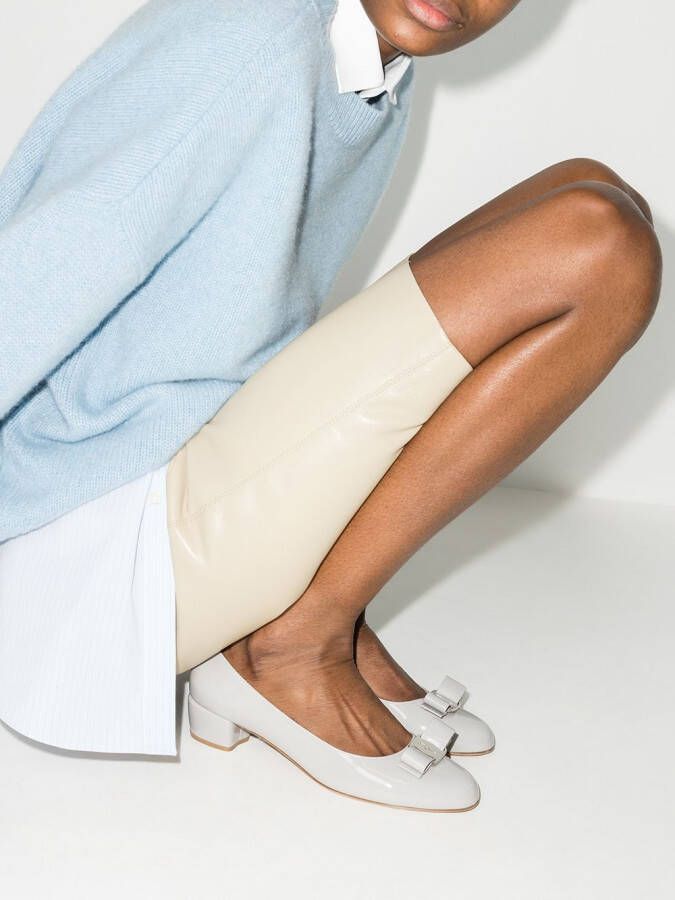 Ferragamo Vara ballerina's met hak Beige