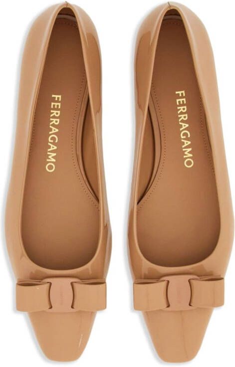 Ferragamo Vara ballerina's met strikdetail Beige