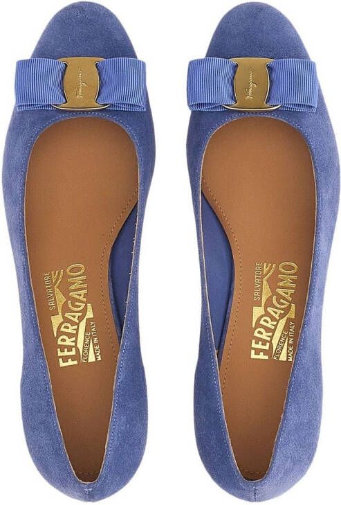 Ferragamo Vara Bow suède pumps Blauw