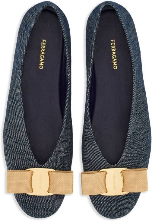 Ferragamo Vara denim ballerina's Blauw