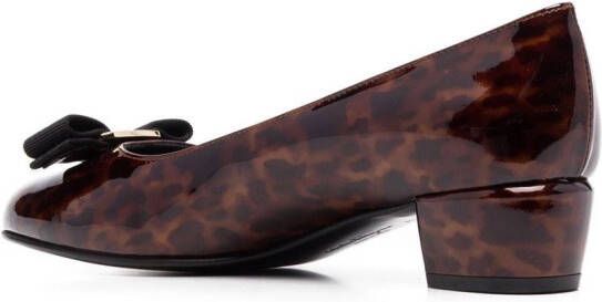 Ferragamo Vara lakleren pumps Bruin