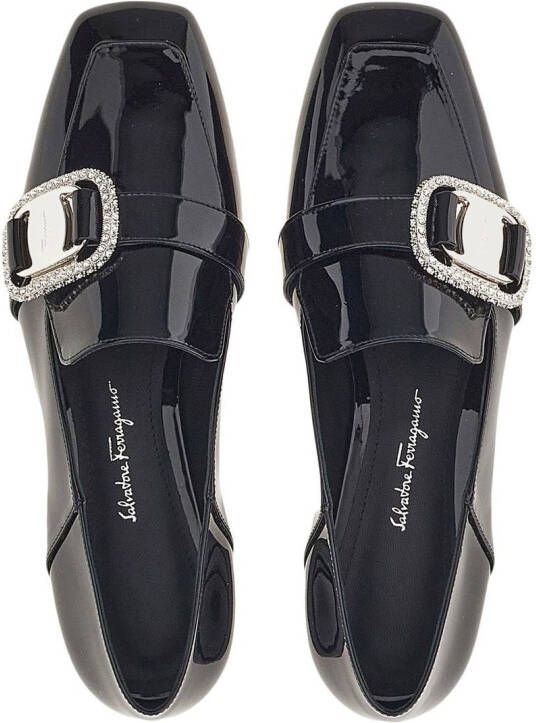 Ferragamo Vara loafers met ketting Zwart