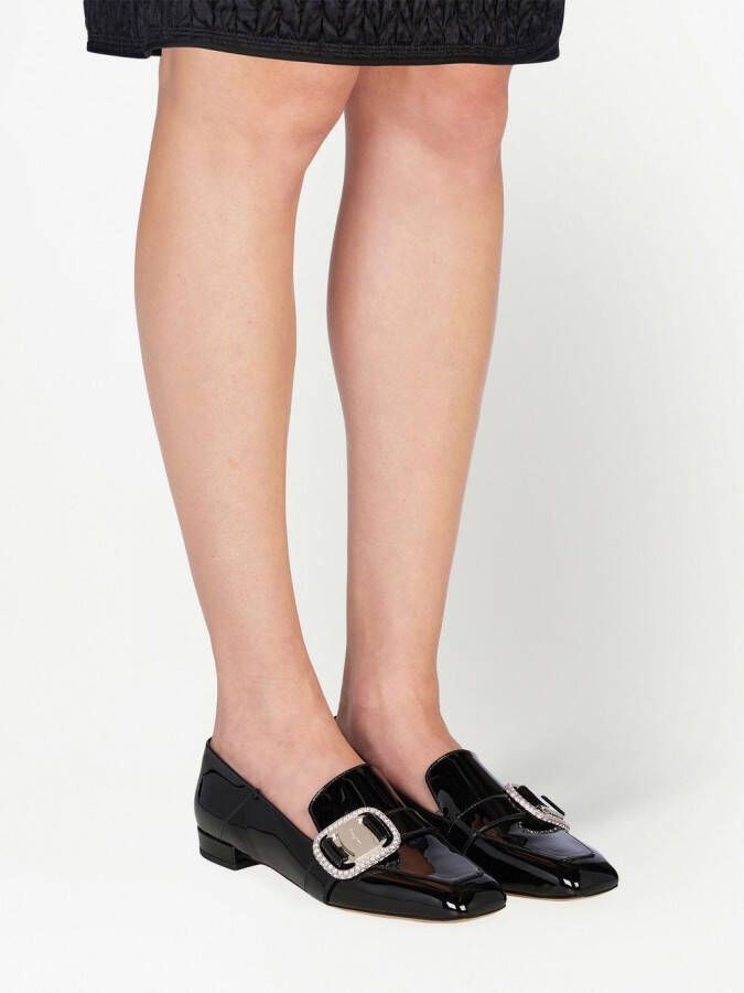 Ferragamo Vara loafers met ketting Zwart