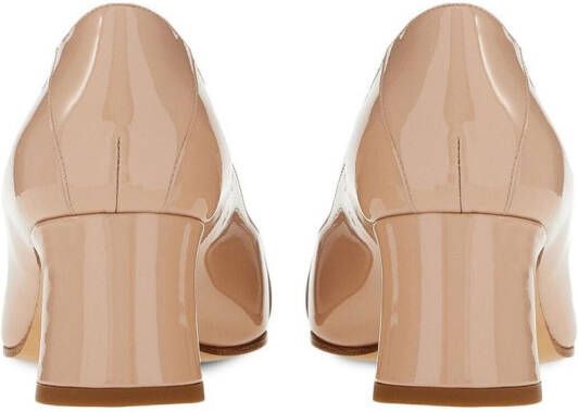 Ferragamo Vara pumps met ketting Beige