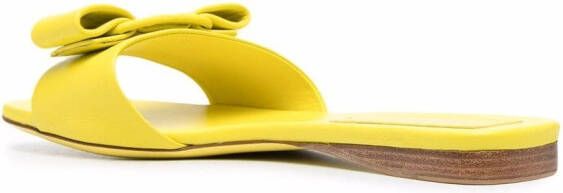 Ferragamo Vara sandalen met open neus Geel