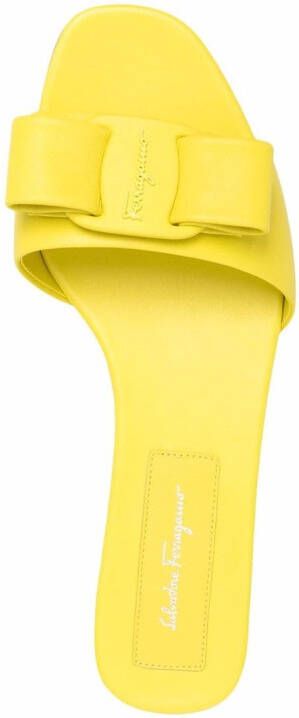 Ferragamo Vara sandalen met open neus Geel