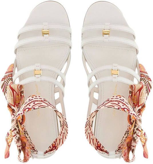 Ferragamo Vara sandalen met veters Wit