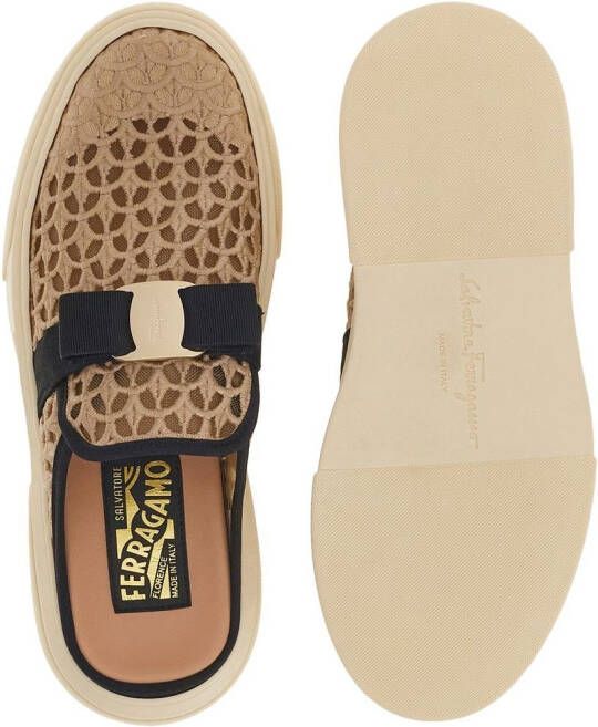Ferragamo Vara sneakers met strik Beige
