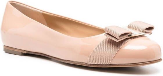 Ferragamo Varina lakleren ballerina's Beige