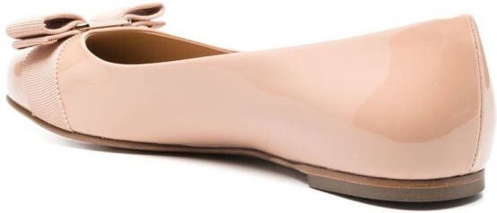 Ferragamo Varina lakleren ballerina's Beige