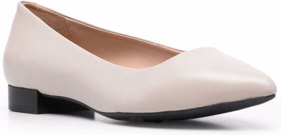 Geox Charyssa ballerina's met puntige neus Beige